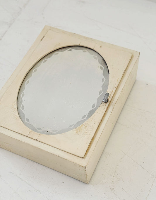 Mobiletto pensile con anta a specchio e interno rivestito in carta decorata – Italia, anni 50 / primi 60