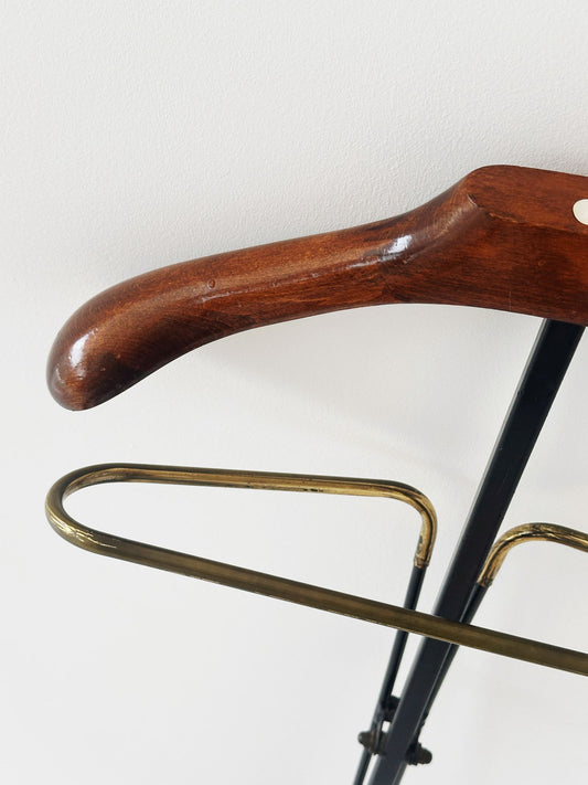 Foldable valet stand