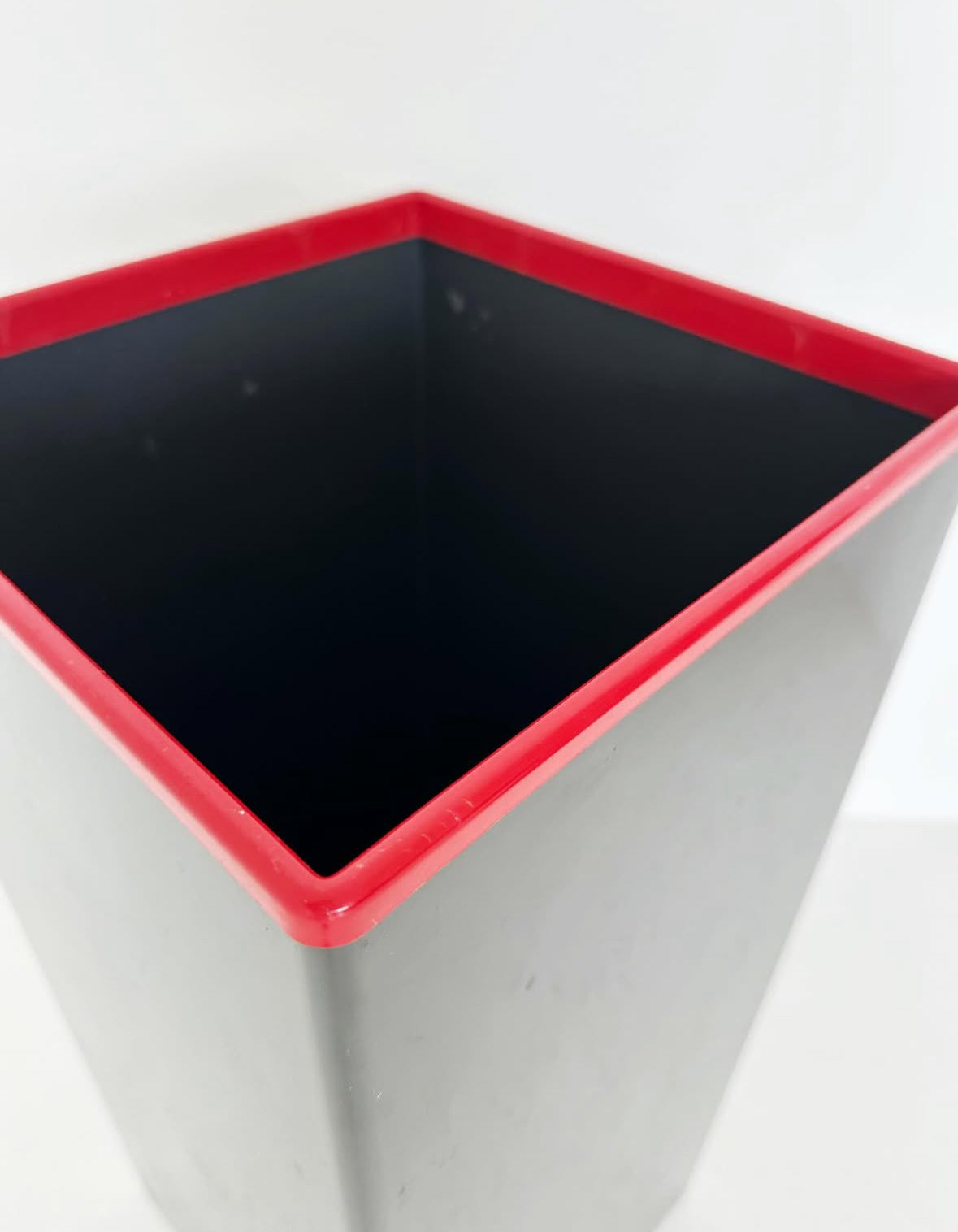 Umbrella stand design by Anna Castelli Ferrieri for Kartell