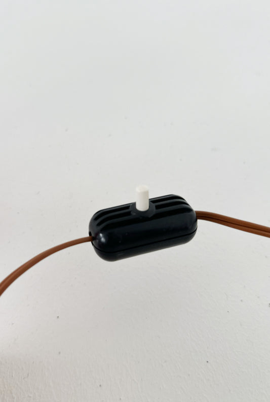 Table lamp with wooden base