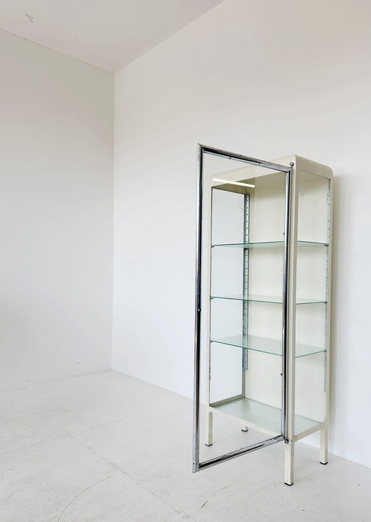 Nursing display cabinet