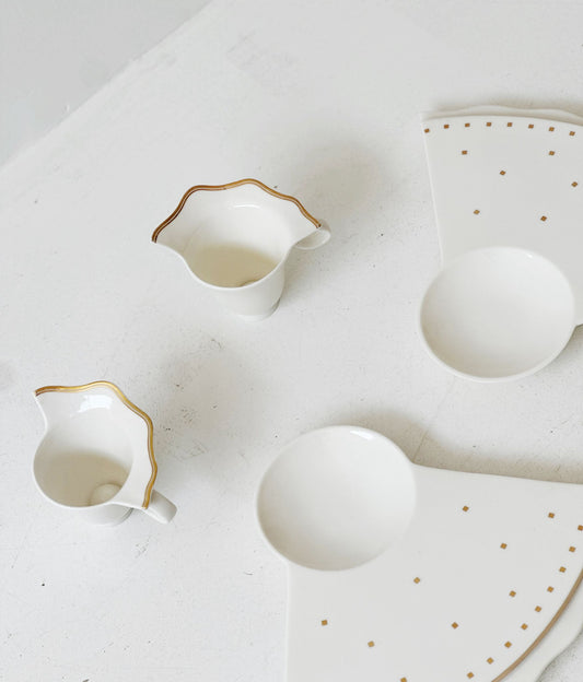 Un set da colazione in porcellana finissima, disegnato da Borek Sipek per Driade