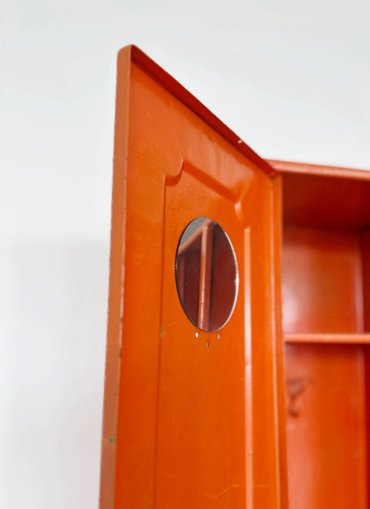 Armadietto in ferro con due ante