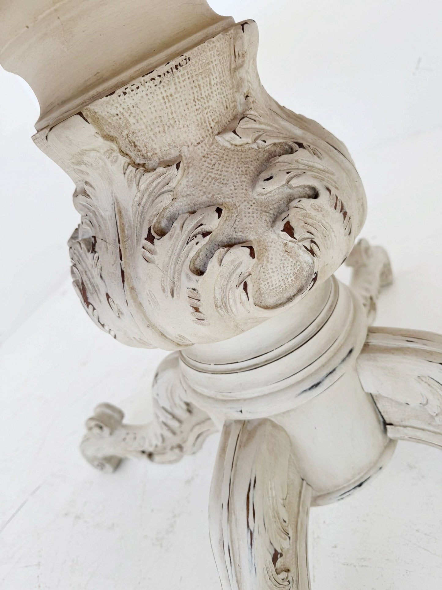 tavolo rotondo allungabile in stile Luigi Filippo, reinterpretazione novecentesca, probabilmente di produzione italiana tra metà e fine ’900.