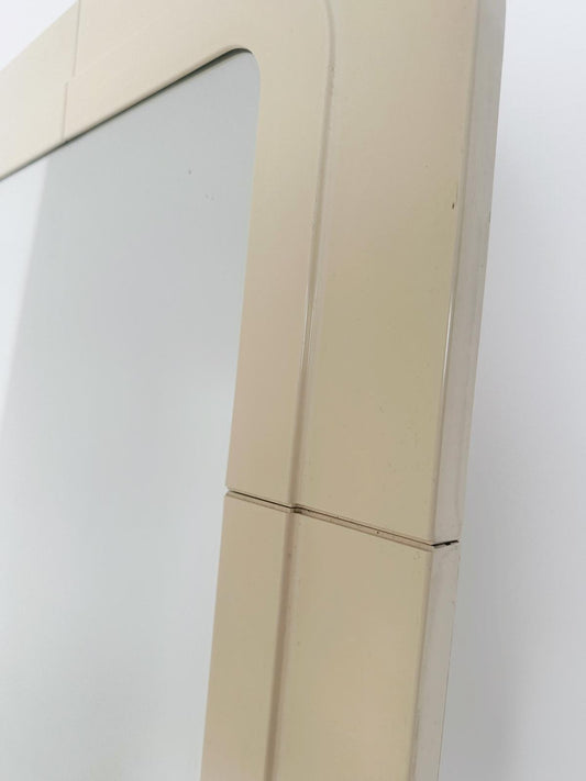 Mirror design by Anna Castelli for Kartell