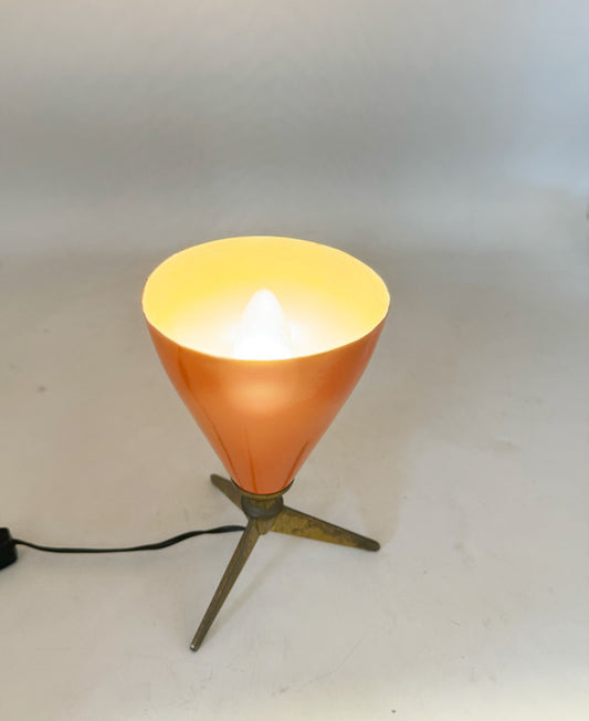 Cone table lamp