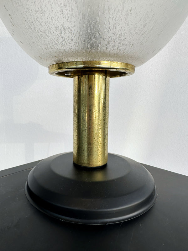 Sphere table lamp