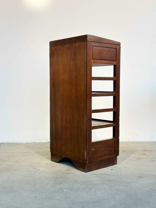 Anonima Castelli Write standing