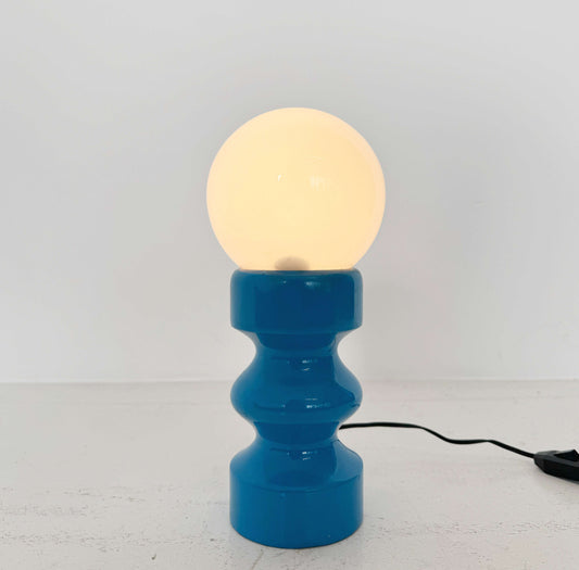 Blue lacquered wooden table lamp with spherical diffuser