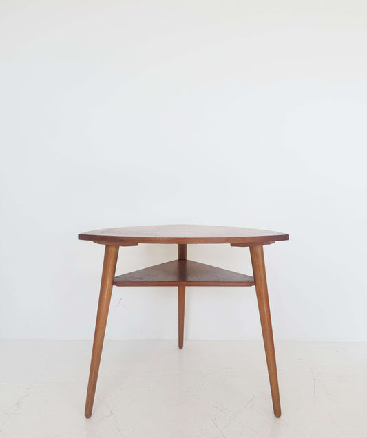Wooden coffee table with triangular top – Mid-century design