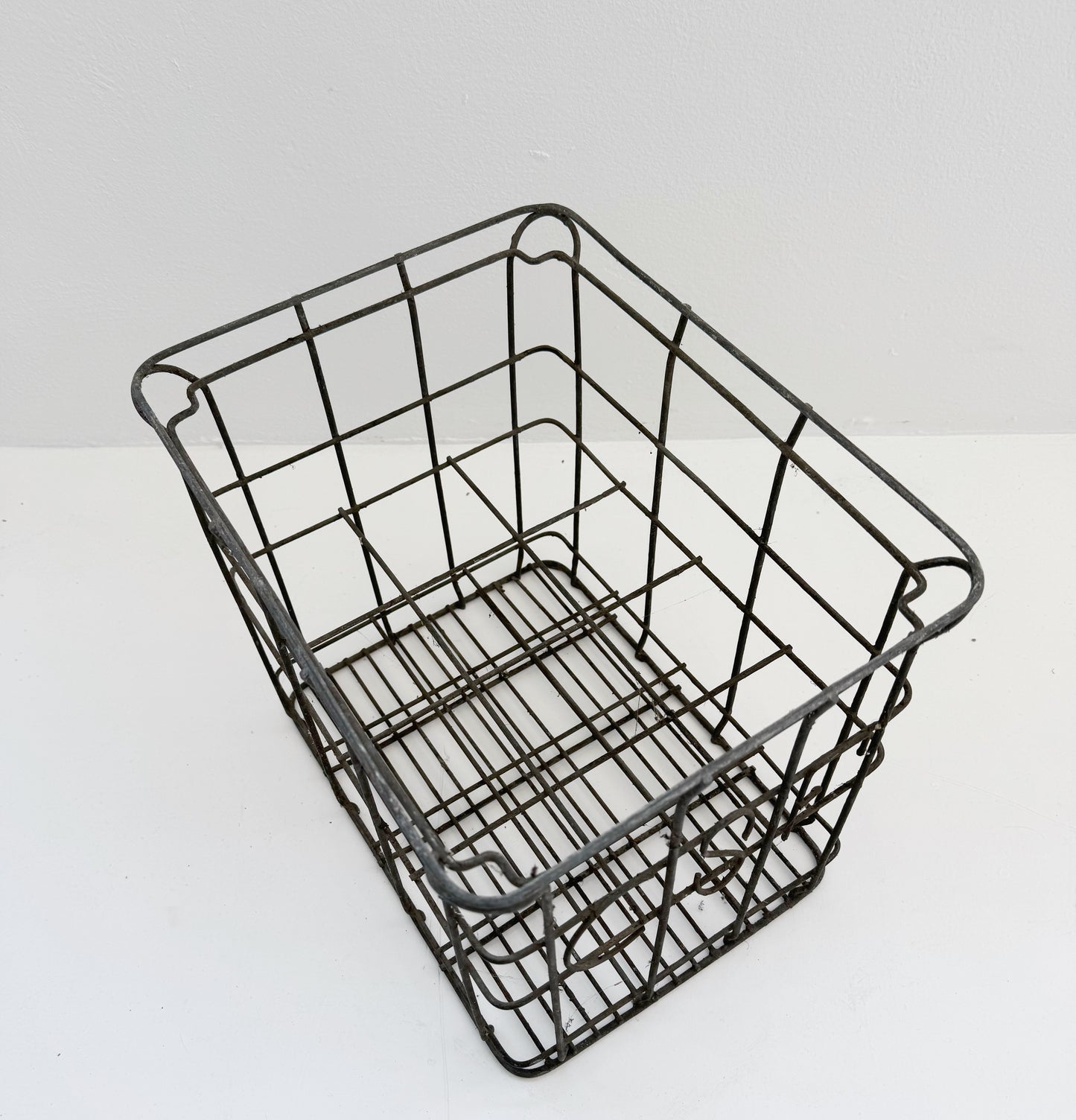 Metal grid bottle holder