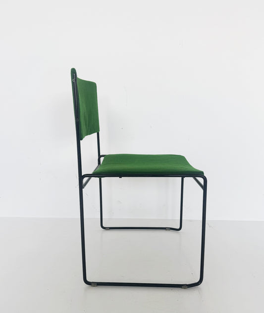 Sedia verde in metallo e tessuto