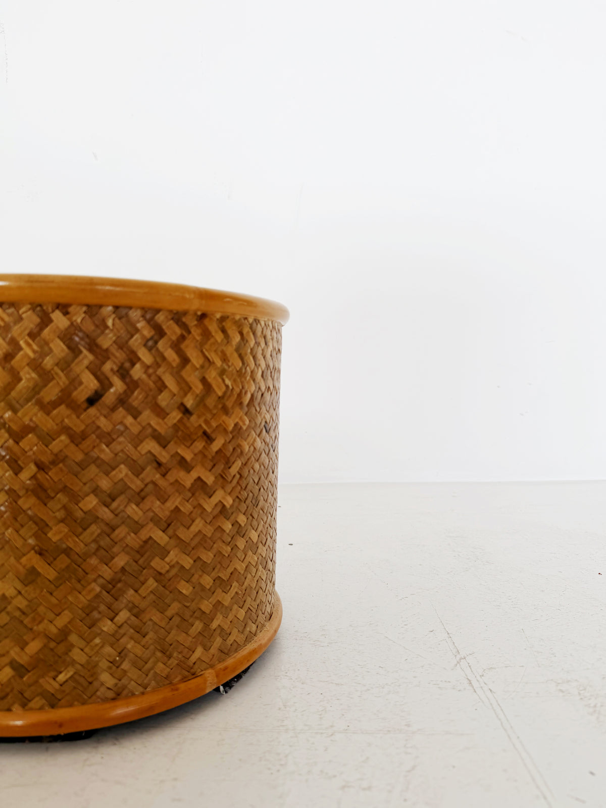 Vaso in bambù intrecciato – anni ’60