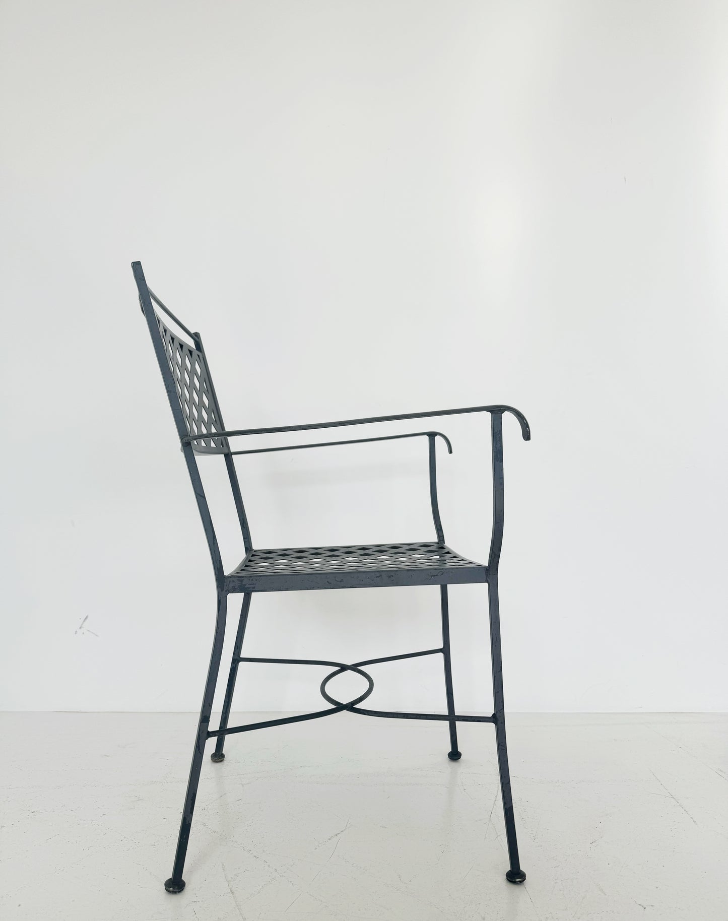 Sedia in ferro verniciato con braccioli – Design elegante per interni ed esterni