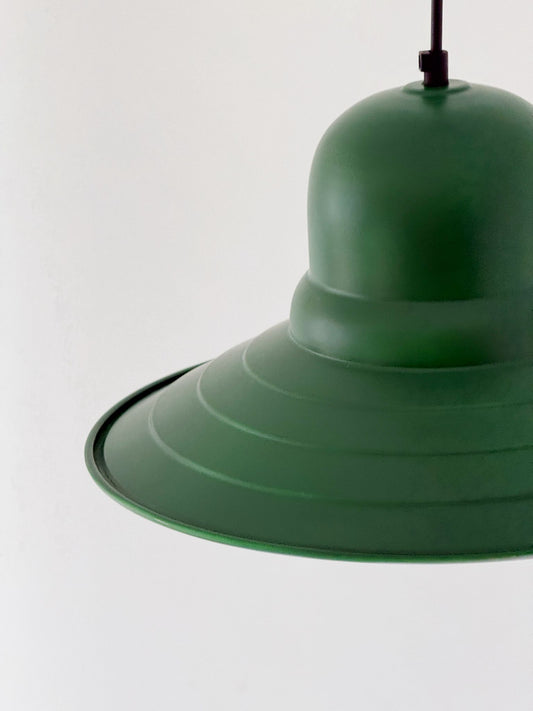 Lampada a sospensione in metallo laccato verde, anni '70