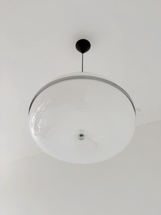 Lampada a sospensione in plexiglass opale e metallo cromato, anni '70