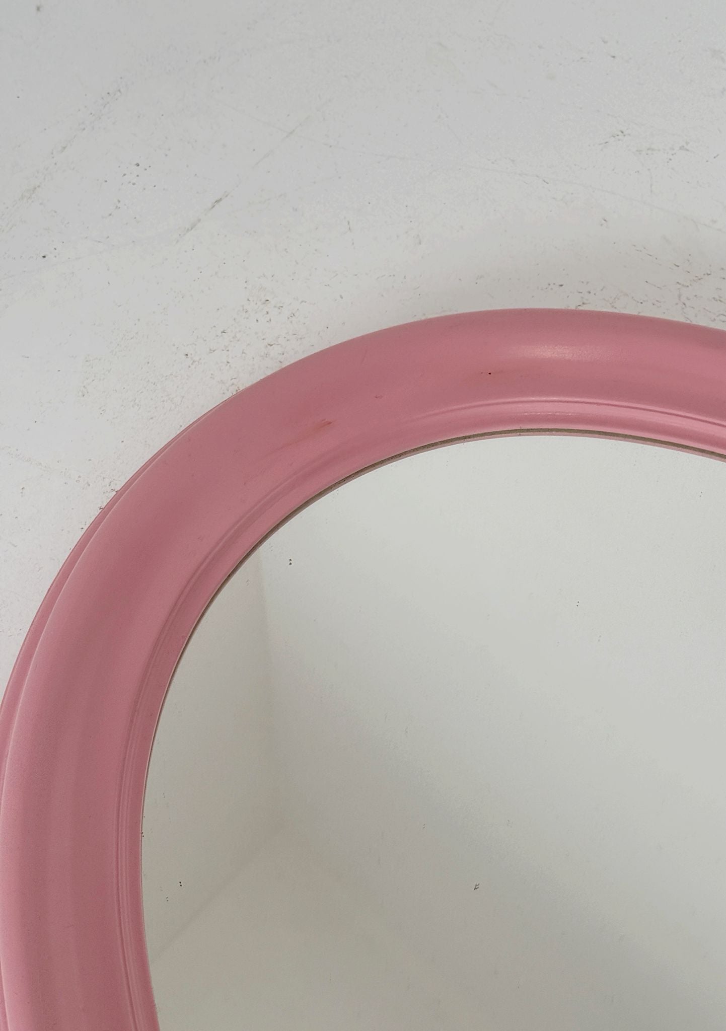 Oval mirror with a powder pink lacquered wooden frame
