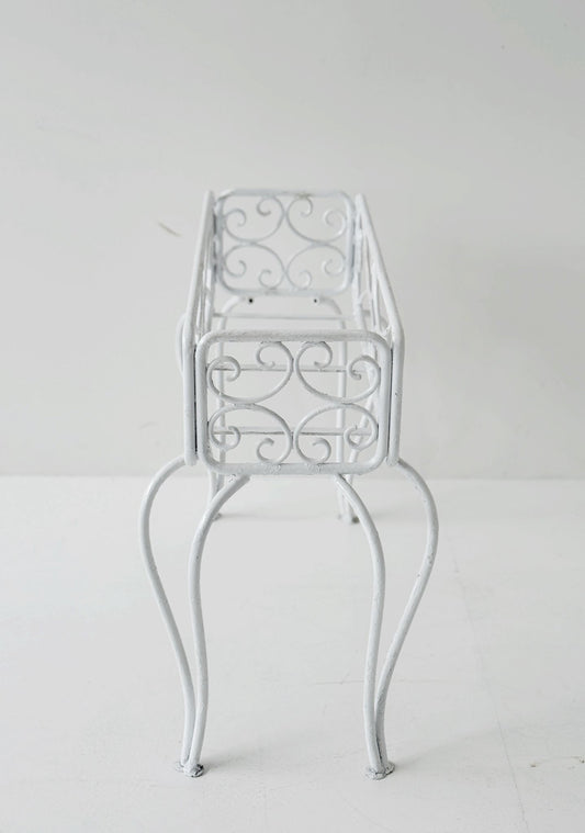 Vaso/fioriera in ferro laccato bianco, anni '50