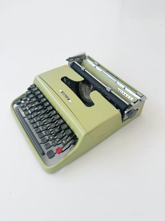 Macchina da scrivere Lettera 22, Olivetti