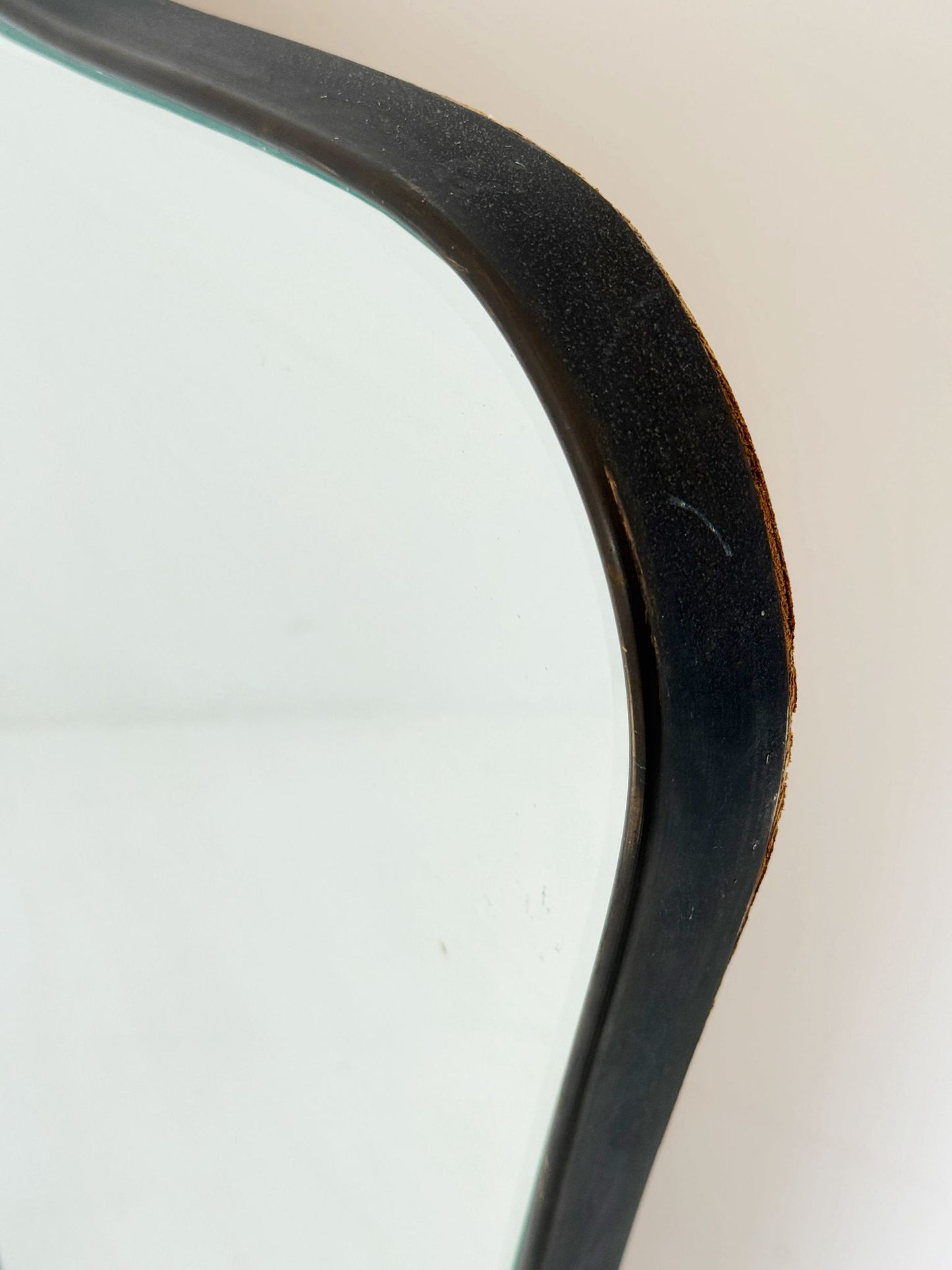 Specchio da parete con cornice in metallo bronzato, Italia, anni ’50–’70