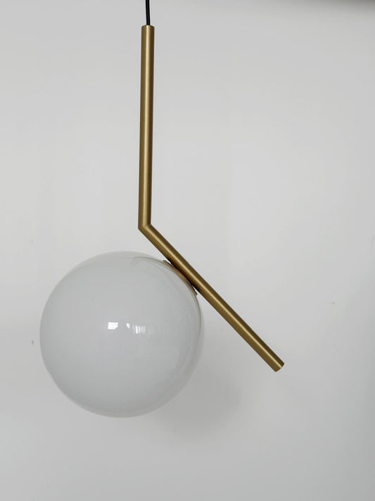 Lampada a sospensione FLOS, modello IC Lights S1, disegnata dal celebre Michael Anastassiades