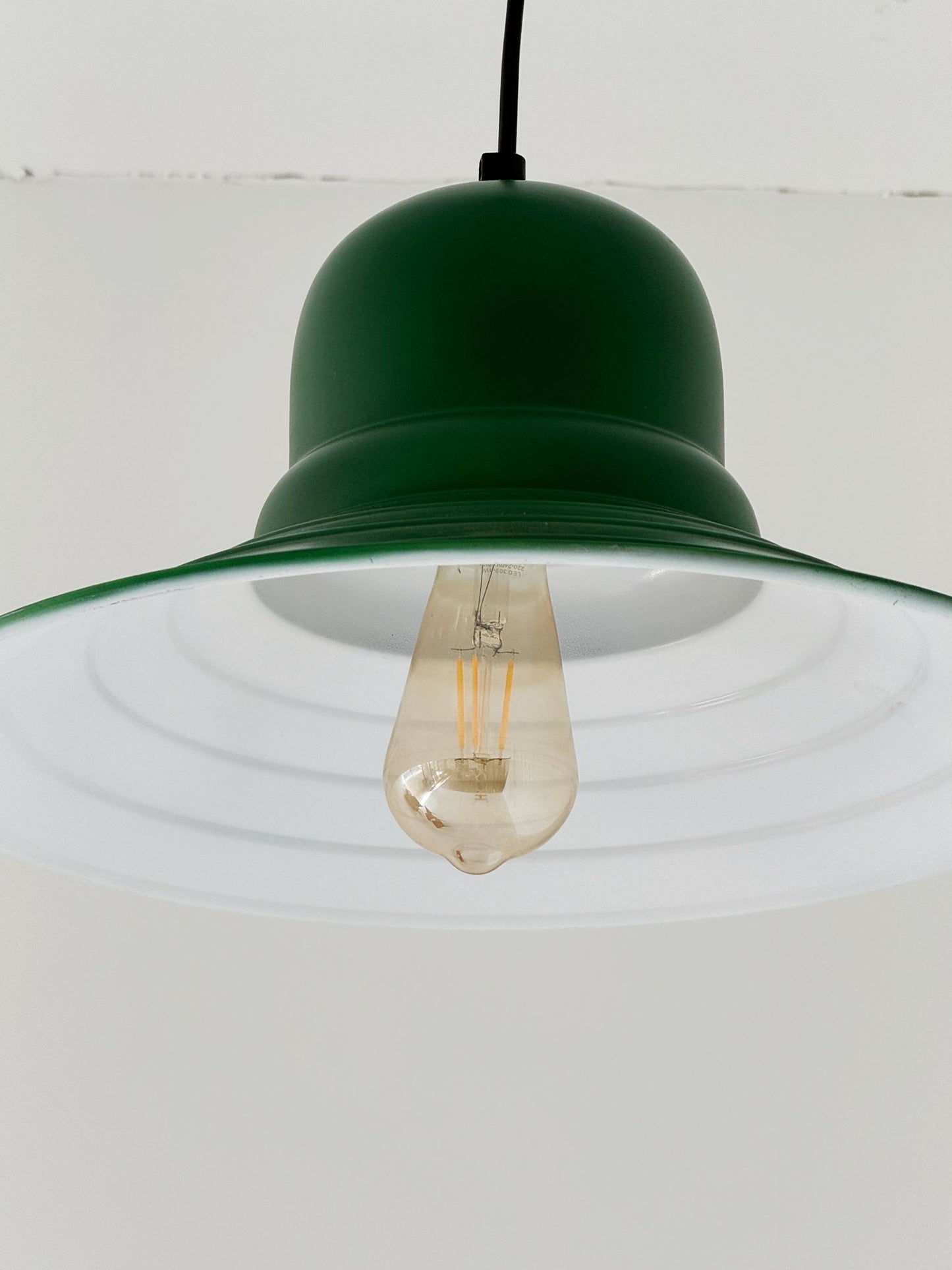 Lampada a sospensione in metallo laccato verde, anni '70