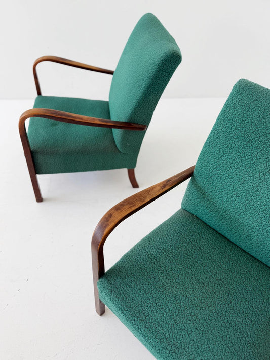 Una coppia di poltrone italiane anni '50 dalla linea semplice ed elegante