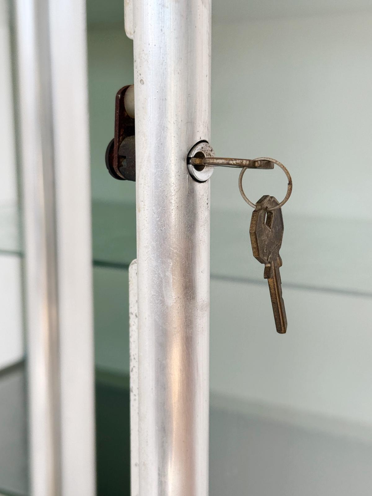 Vetrinetta industriale verde salvia, anni ’50