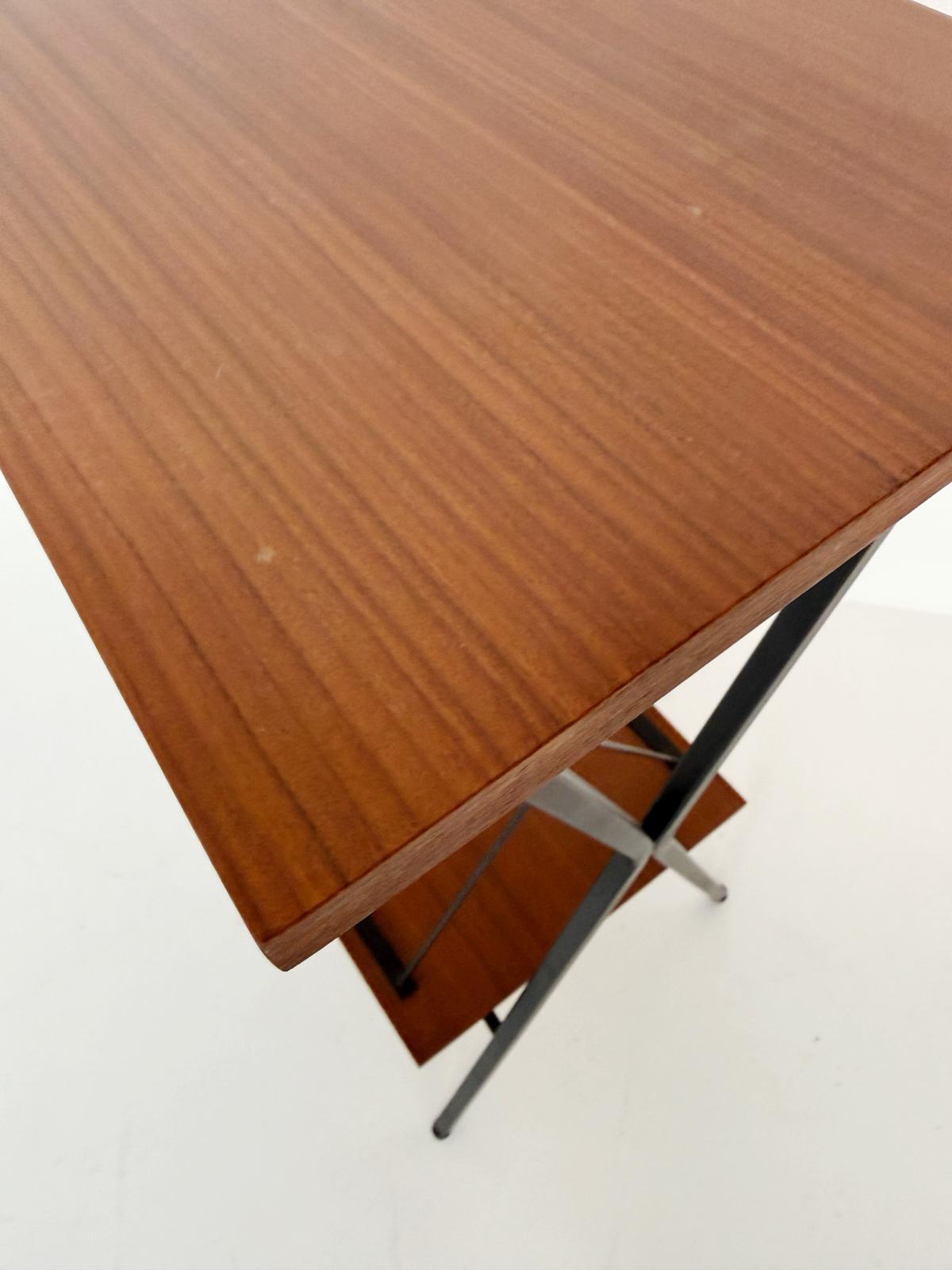 Vintage magazine rack in wood and black metal