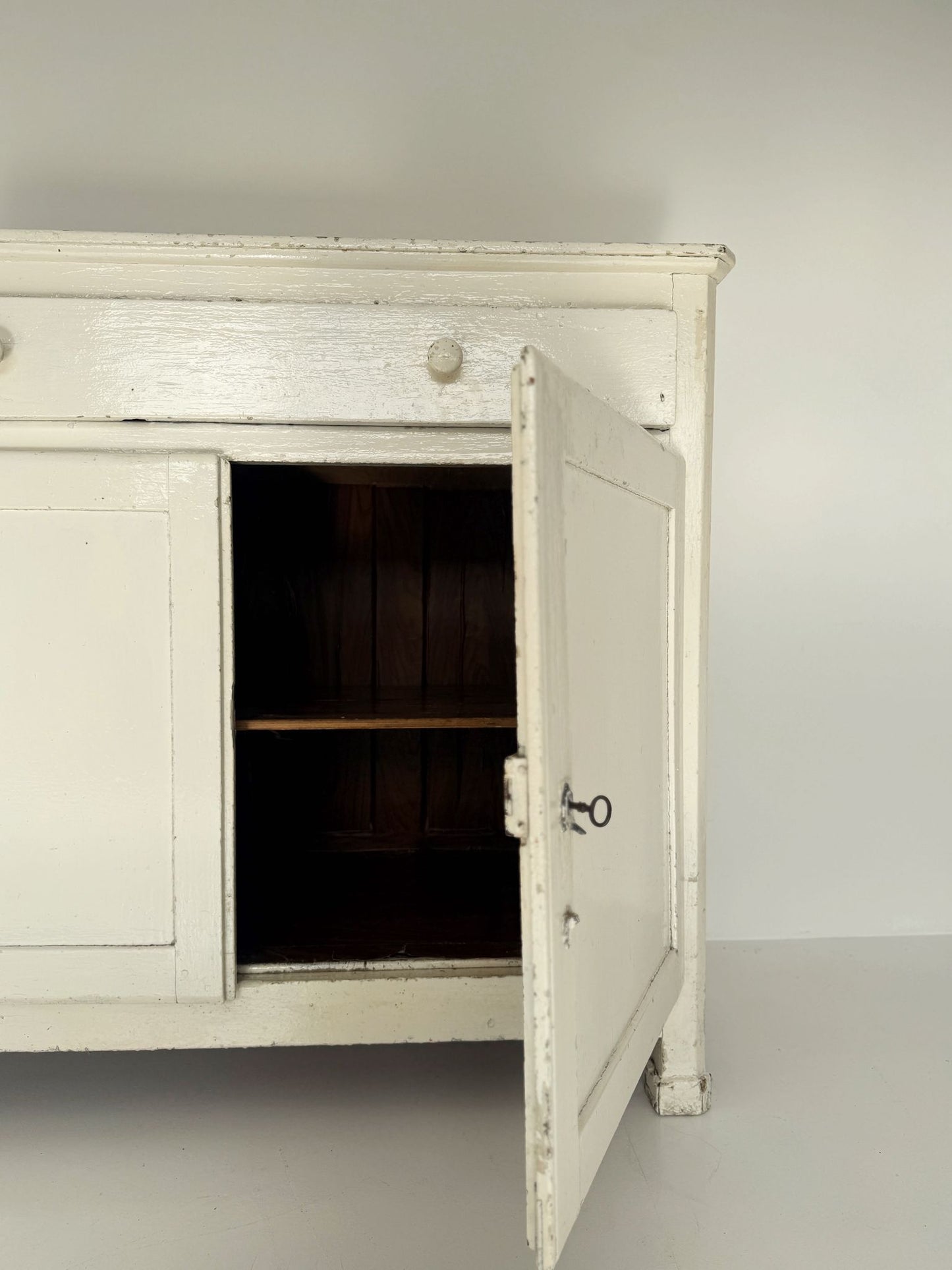 Credenza bianca, Italia, primi ’900