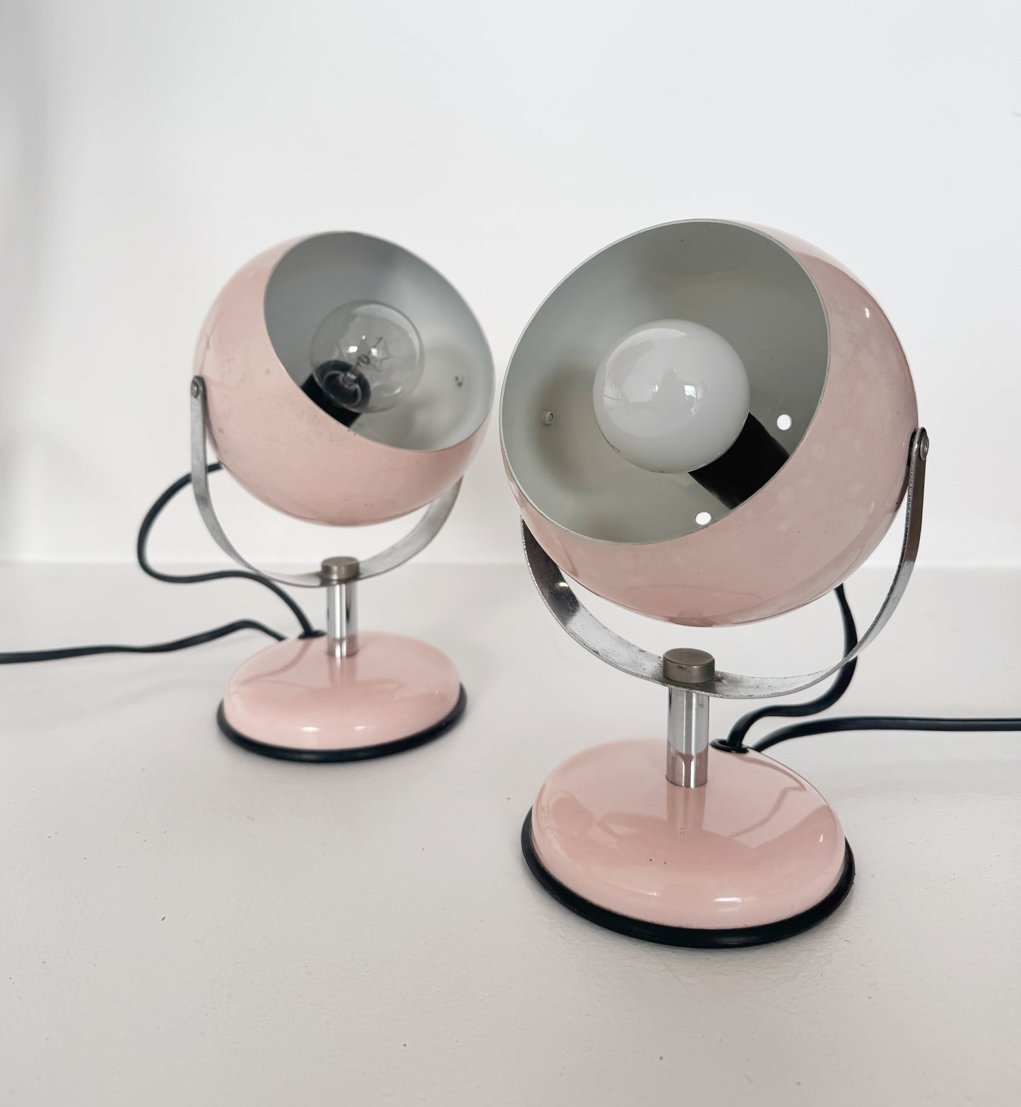 Pair of eyes table lamp