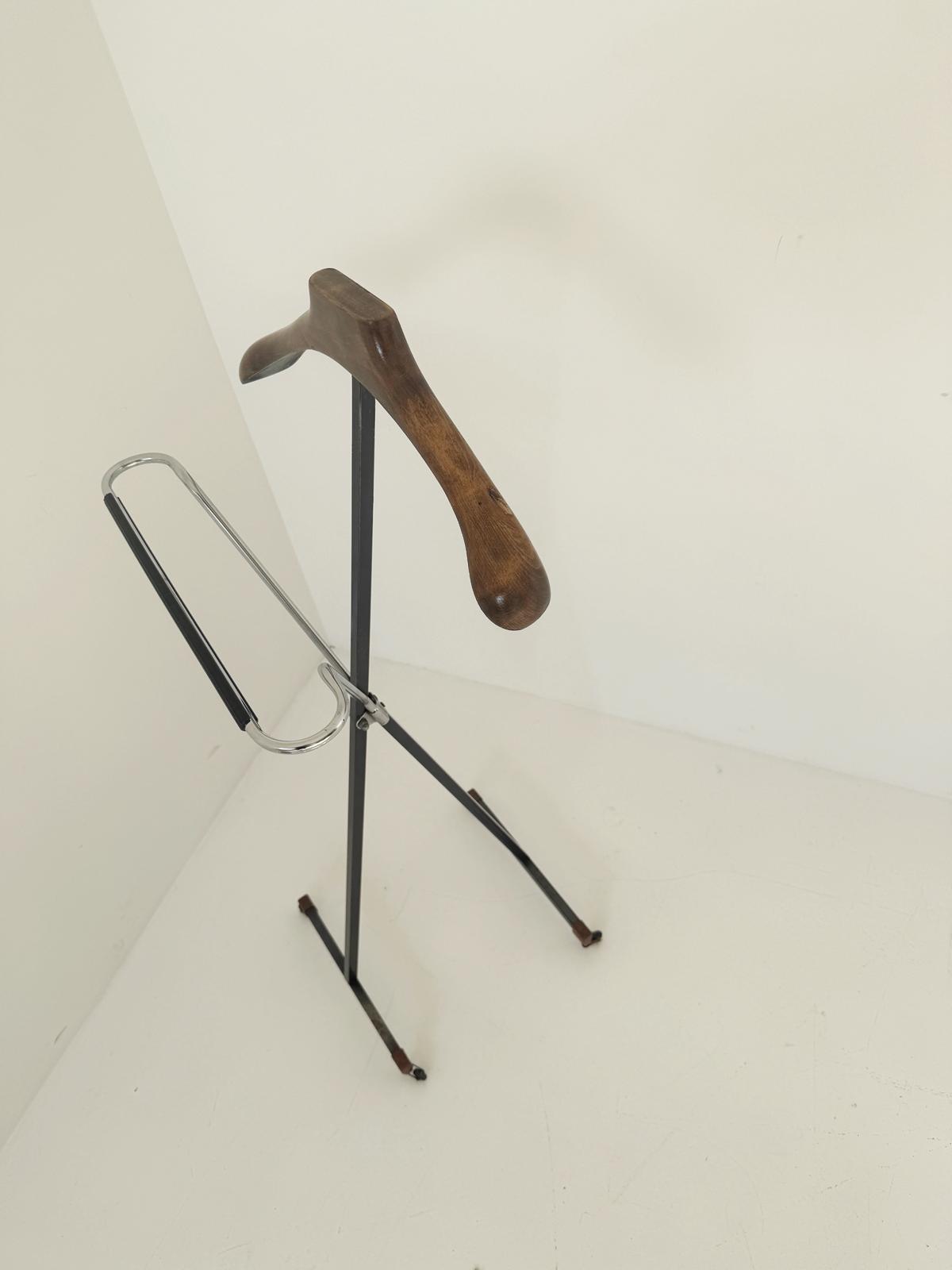 Vintage Valet Stand with Metal and Wood Structure – 1970s