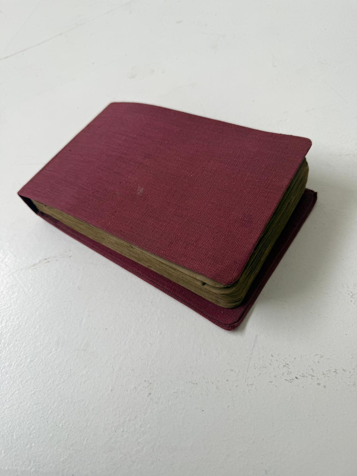 This collection is an advertising sample album of "Folletto" postcards, likely dating back to the 1950s or early 1960s.