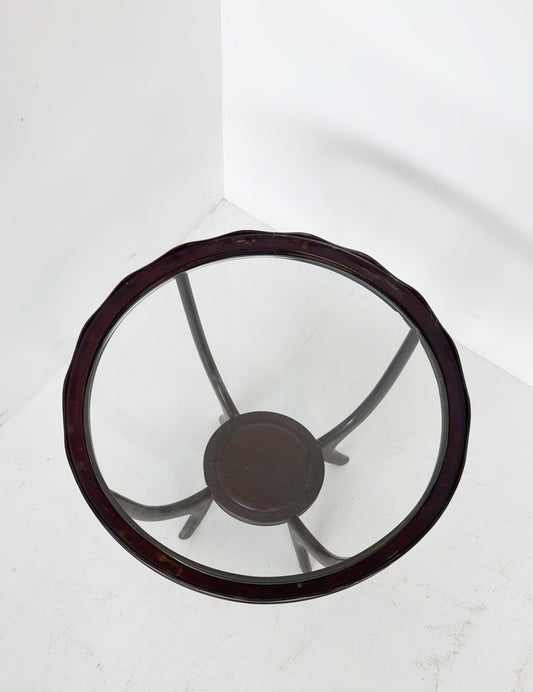 Tavolino rotondo in legno con piano in vetro e ripiano inferiore