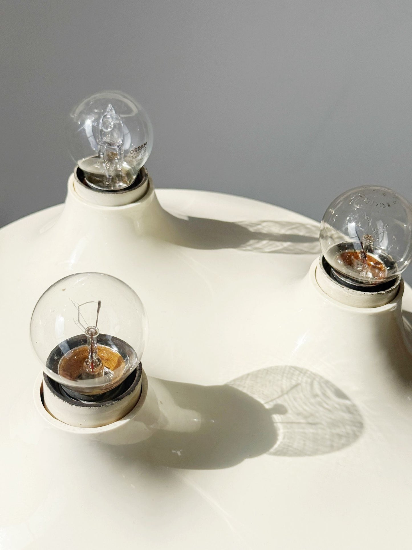 Lampada da parete “Triteti” – Artemide, disegnata da Vico Magistretti