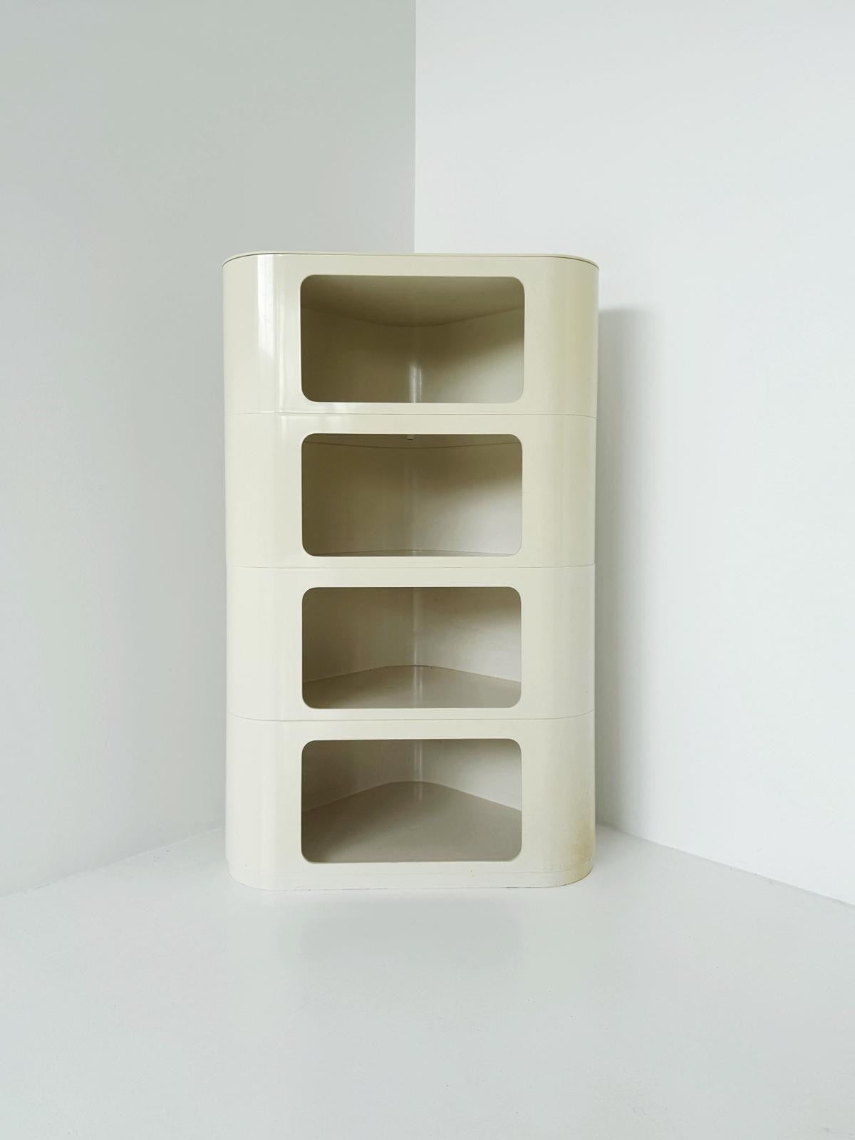 Valletto Triangolo design di A. Brusa per Valenti