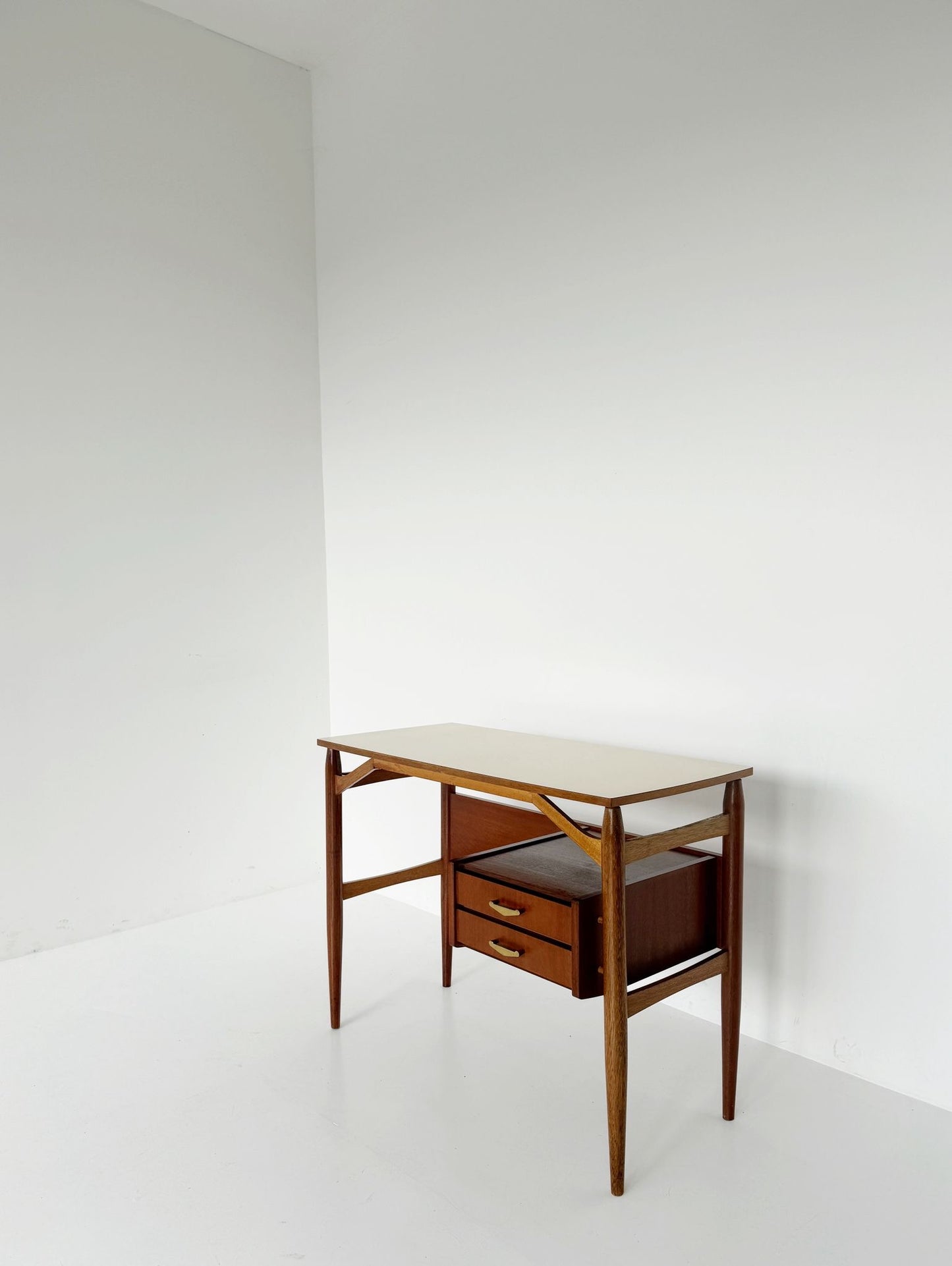 Scrivania Dal Vera con piano in formica — Italia, anni '50