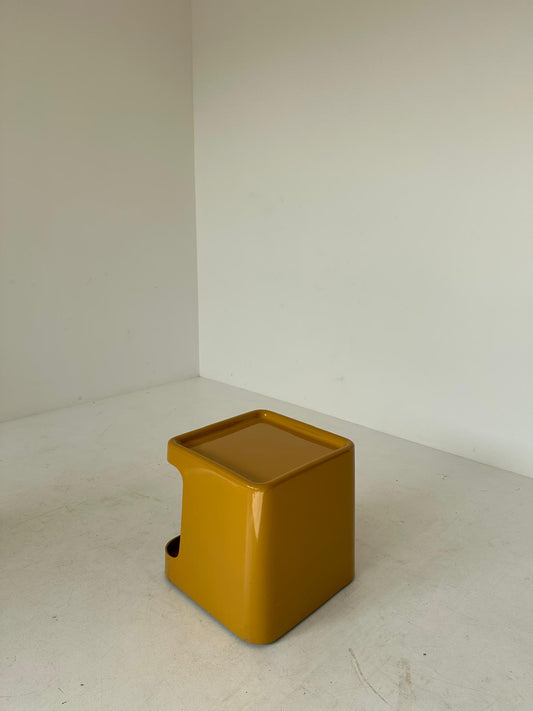 Coffee table with wheels