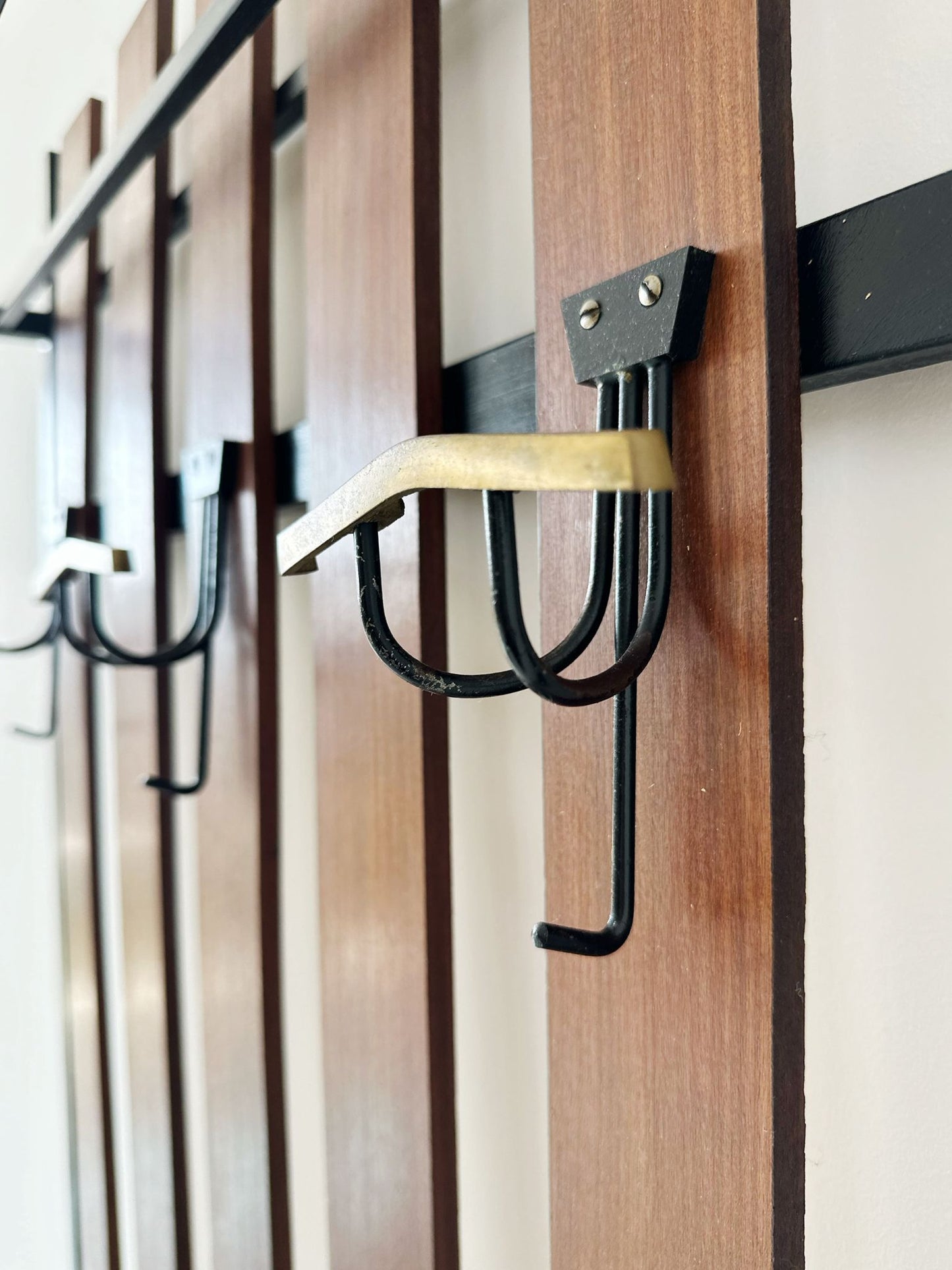 Appendiabiti con listarelle in legno