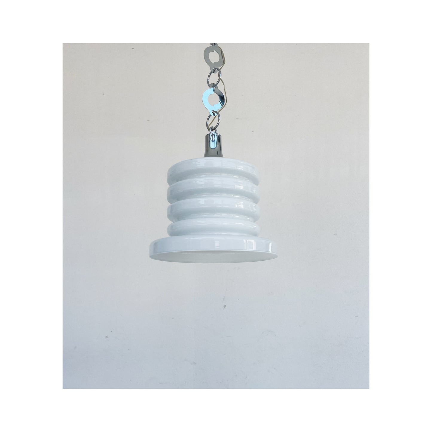 Lampadario cromo e bianco