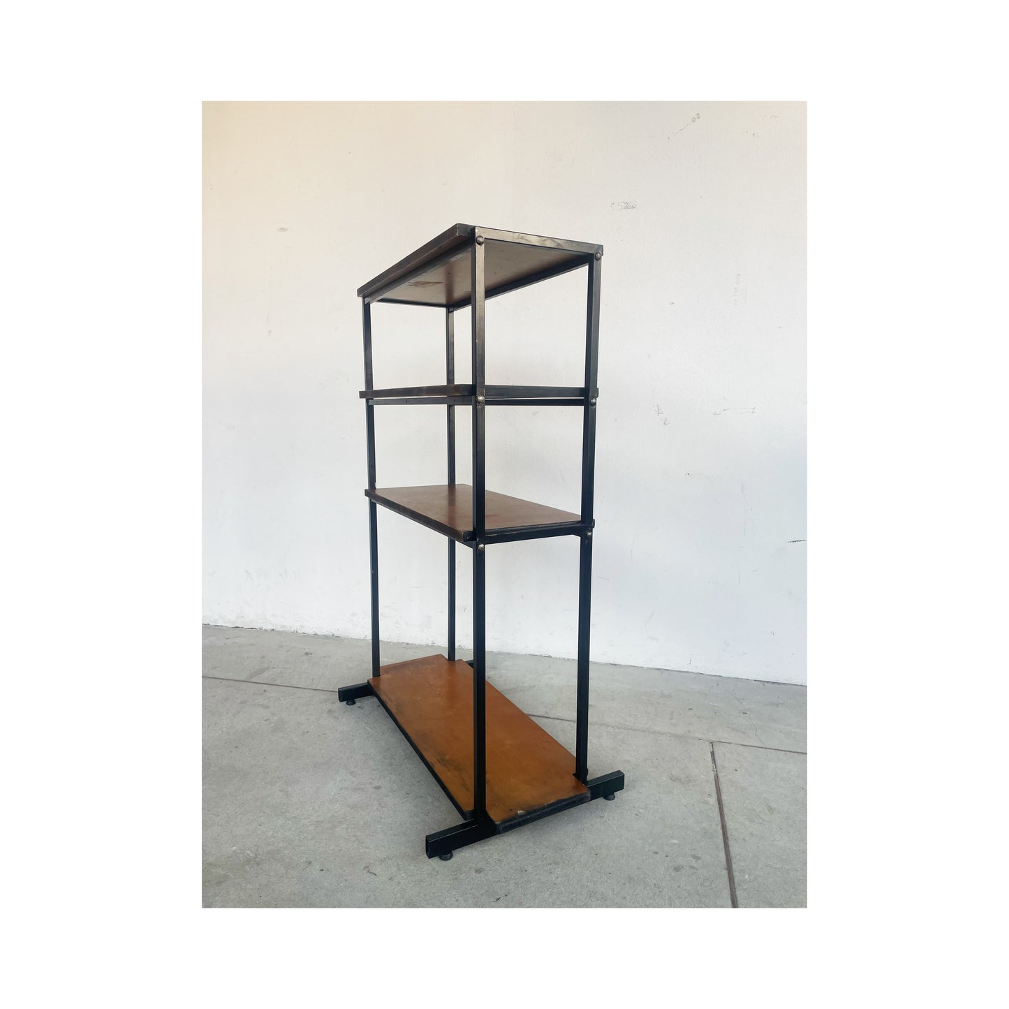 Libreria in ferro e legno