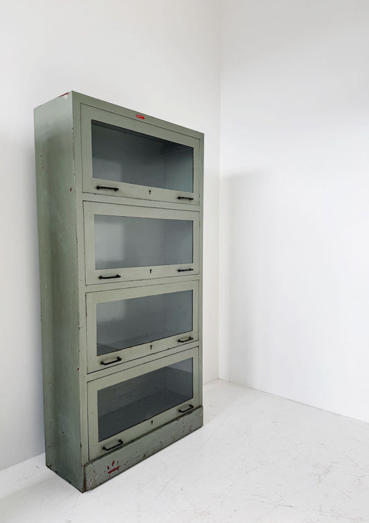 Armadio vetrato industriale in metallo, 4 ante basculanti – anni 40/50