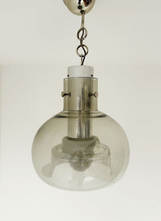 Lampada a sospensione in vetro fumé con decoro interno opalino – Italia, anni ’70