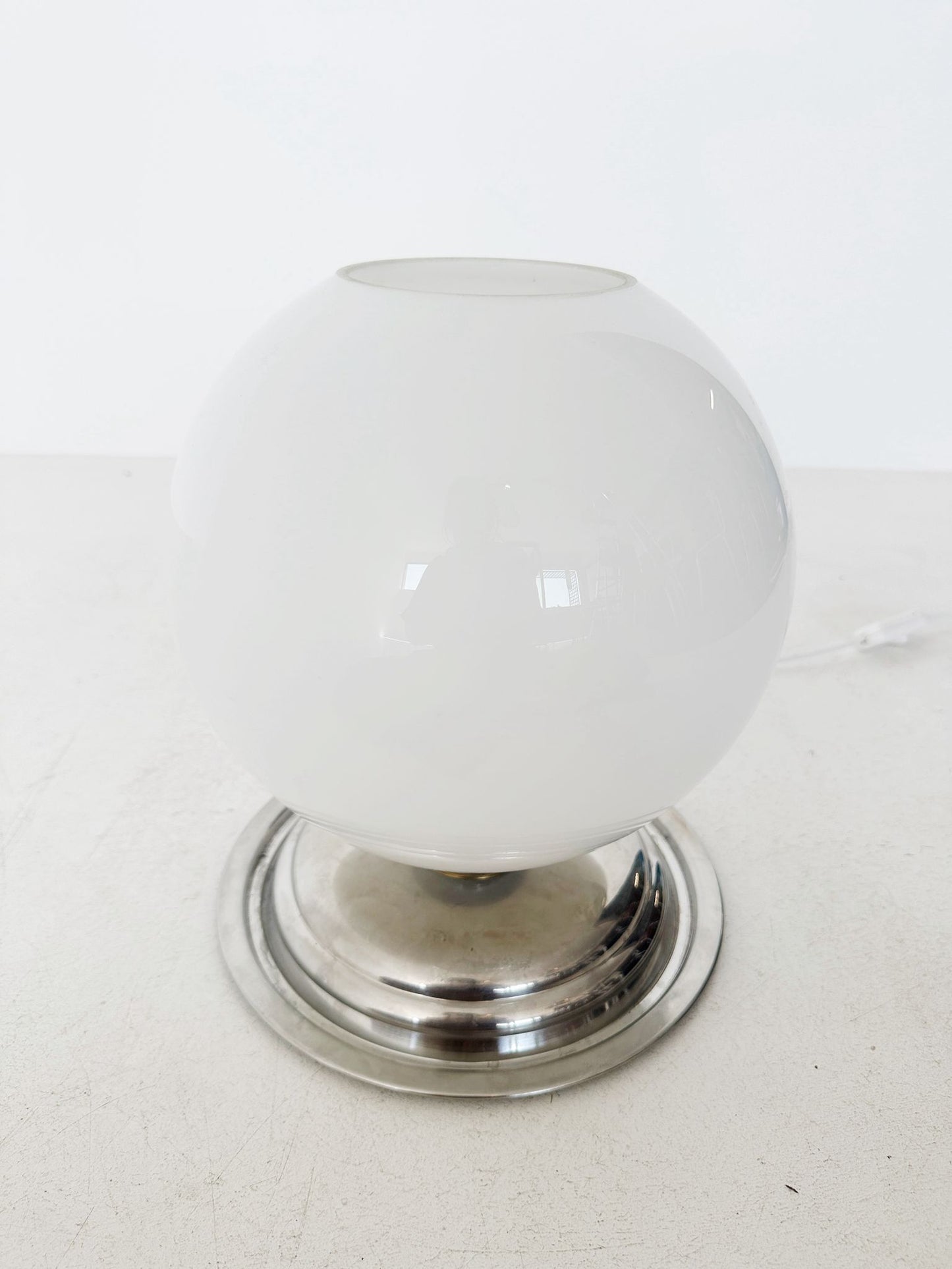 Table lamp with aluminum base
