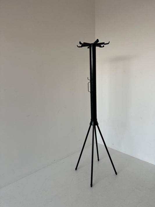 Rocket clothes hanger, Magis