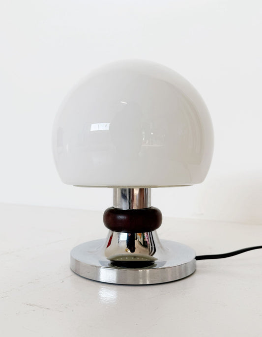 Lampada da tavolo vintage con diffusore opalino