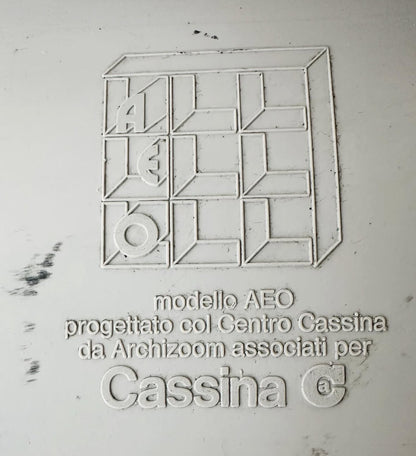 Versione modulare della poltrona AEO di Paolo Deganello per Cassina, con disposizione semicircolare