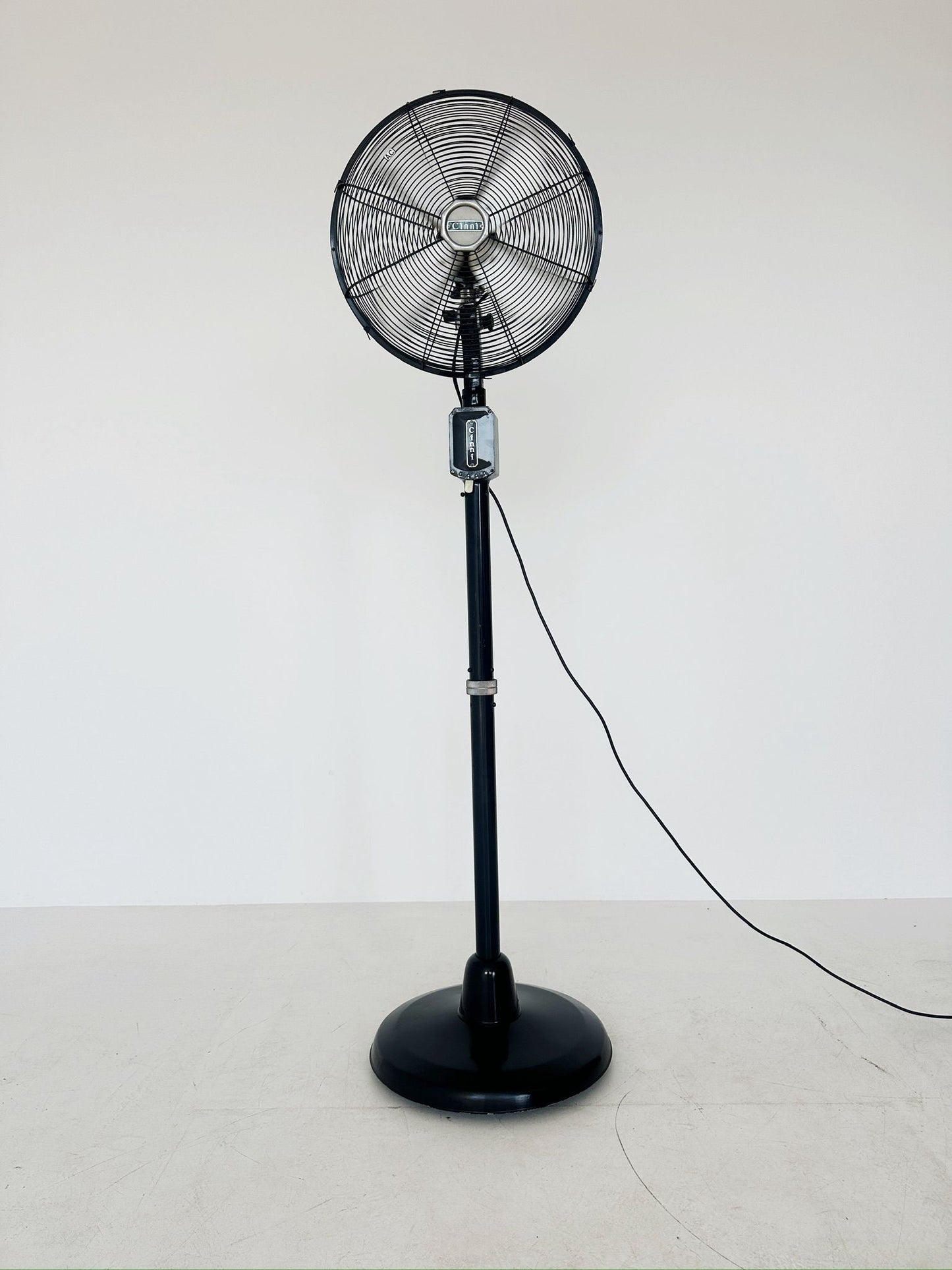 Cinni pedestal fan