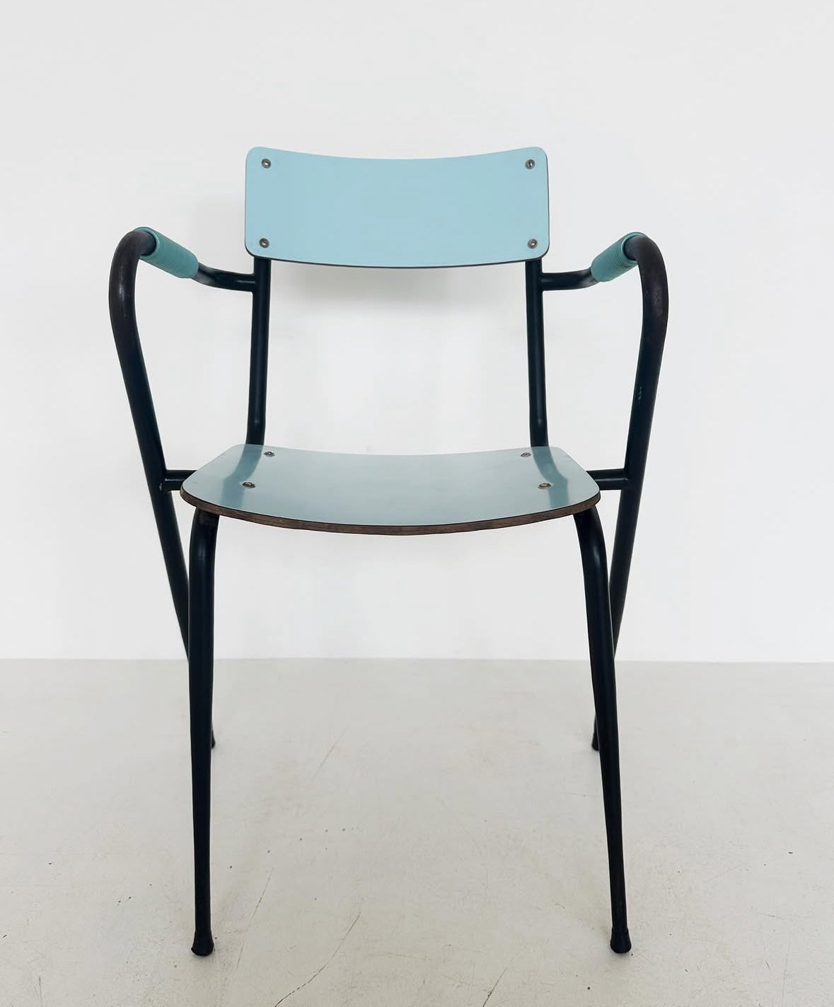 Formica chair with armrests
