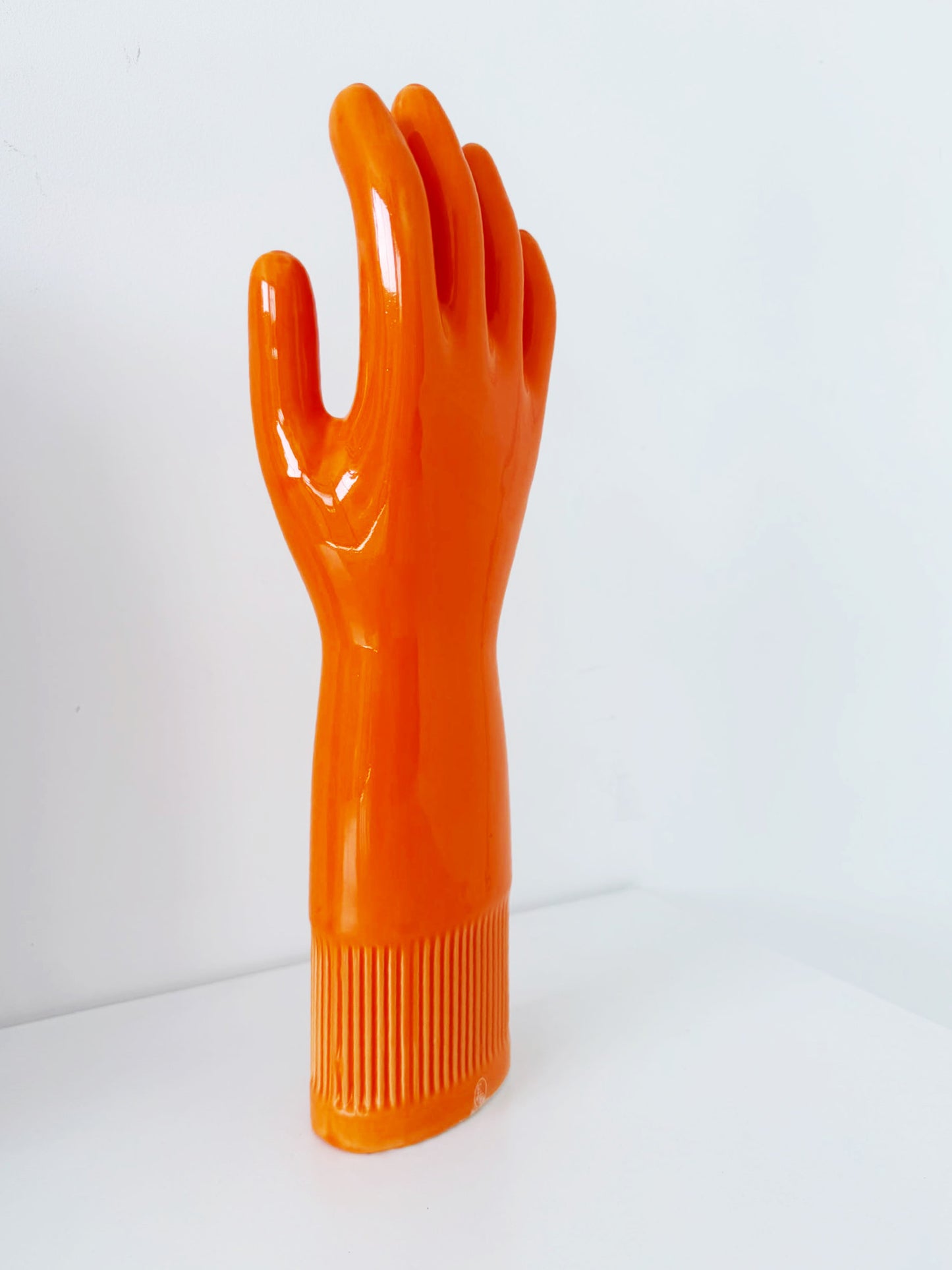 Stampo in ceramica/ guanto Pirelli Prod. italiana, 1980